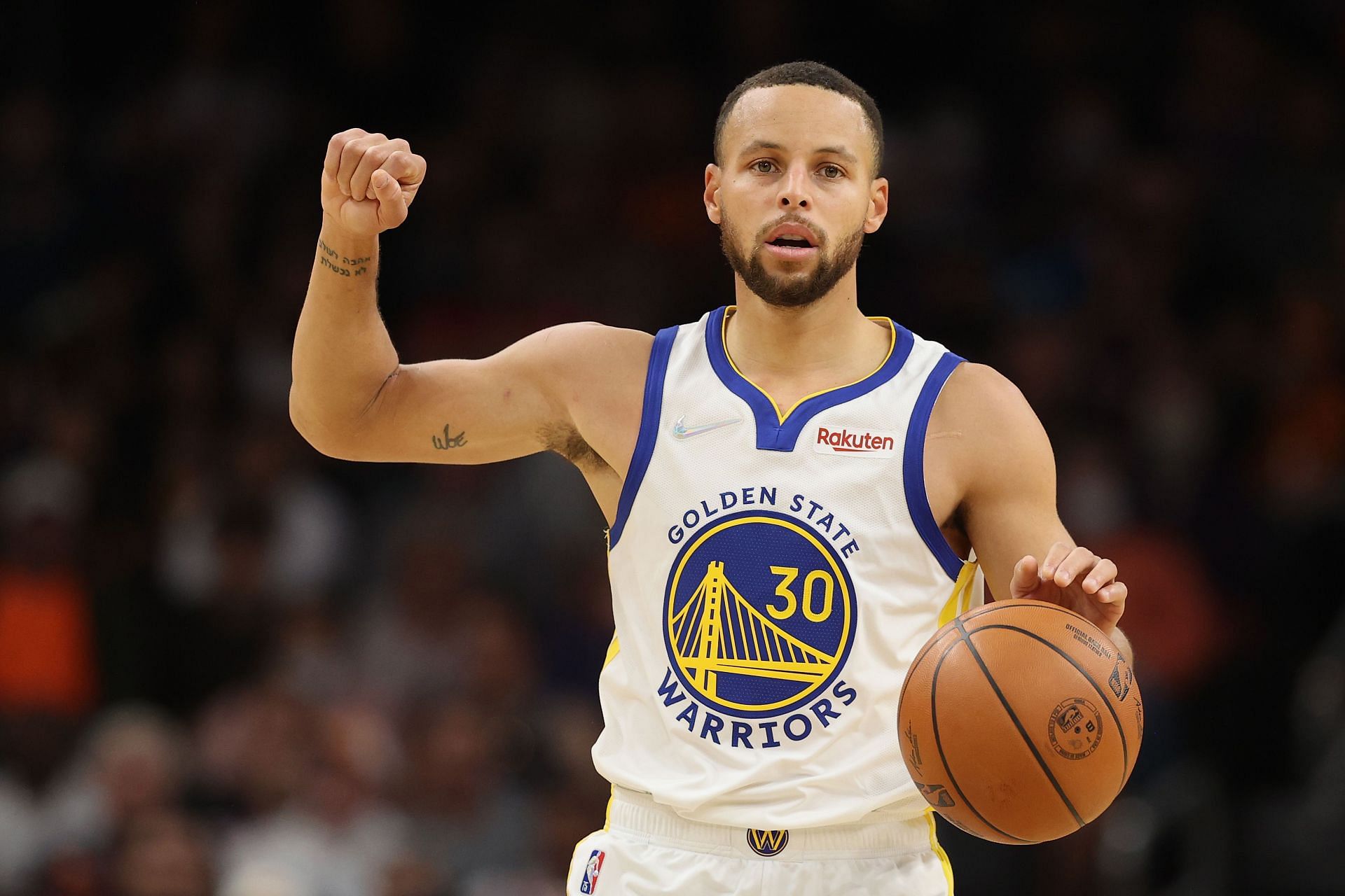 Stephen Curry calls a play for the Golden State Warriors.